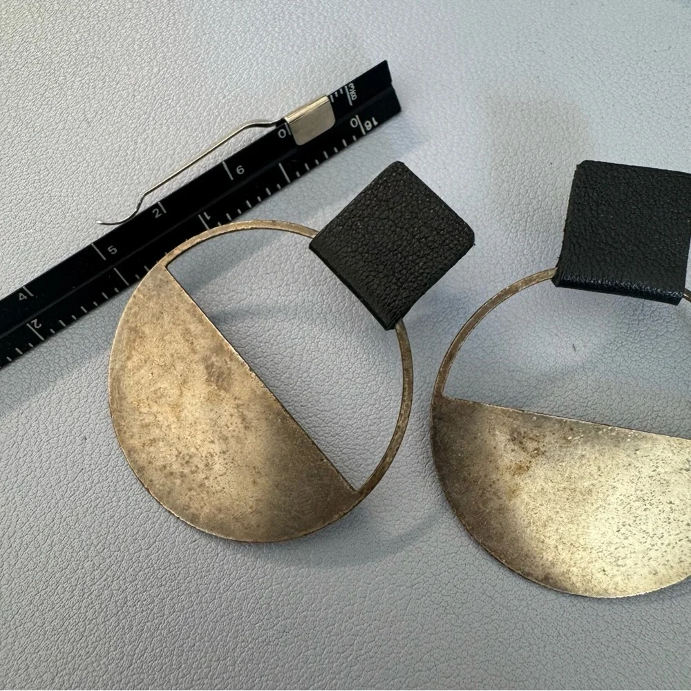 Geometric Black and Metallic Earrings Set